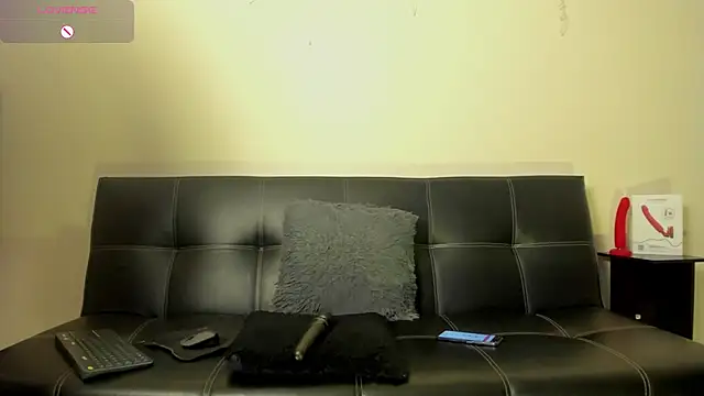 Snapshot of Julieta_Wall_ chatting on February 25, 2025, 11:04 pm Julieta Wall online show from February 25, 2025, 11:04 pm