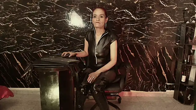 Snapshot of Julieta_Wall_ chatting on September 14, 2025, 10:32 pm Julieta Wall online show from September 14, 2025, 10:32 pm