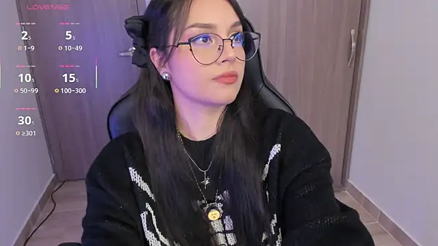 Snapshot of anaveleeez chatting on December 16, 2025, 1:10 am anaveleeez online show from December 16, 2025, 1:10 am