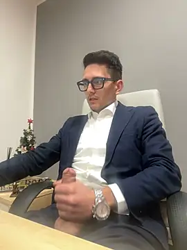 Snapshot of masterboss_ chatting on January 7, 2025, 1:03 pm masterboss  online show from January 7, 2025, 1:03 pm