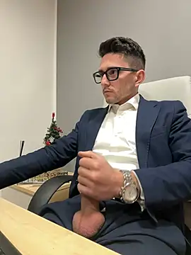 Snapshot of masterboss_ chatting on December 16, 2024, 12:27 pm masterboss  online show from December 16, 2024, 12:27 pm