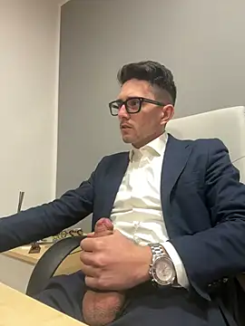 Snapshot of masterboss_ chatting on January 20, 2025, 12:39 pm masterboss  online show from January 20, 2025, 12:39 pm