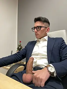 Snapshot of masterboss_ chatting on December 9, 2024, 12:40 pm masterboss  online show from December 9, 2024, 12:40 pm