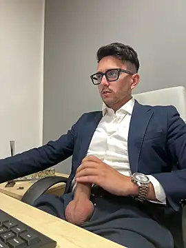 Snapshot of masterboss_ chatting on October 6, 2025, 11:33 am masterboss  online show from October 6, 2025, 11:33 am