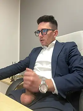 Snapshot of masterboss_ chatting on February 10, 2025, 12:39 pm masterboss  online show from February 10, 2025, 12:39 pm