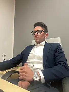 Snapshot of masterboss_ chatting on December 3, 2025, 12:26 pm masterboss online show from December 3, 2025, 12:26 pm