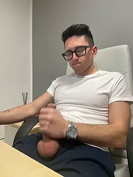 Snapshot of masterboss_ chatting on February 15, 2025, 1:05 pm masterboss  online show from February 15, 2025, 1:05 pm