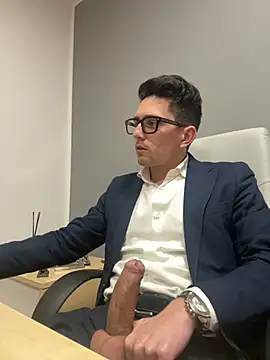 Snapshot of masterboss_ chatting on January 31, 2025, 12:29 pm masterboss  online show from January 31, 2025, 12:29 pm