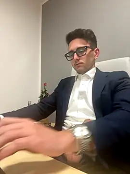 Snapshot of masterboss_ chatting on December 4, 2024, 8:01 pm masterboss  online show from December 4, 2024, 8:01 pm