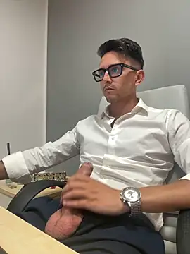 Snapshot of masterboss_ chatting on September 12, 2025, 11:43 am masterboss  online show from September 12, 2025, 11:43 am