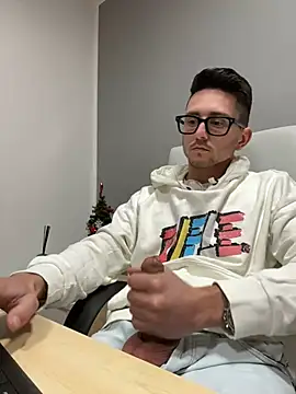 Snapshot of masterboss_ chatting on December 15, 2024, 5:31 pm masterboss  online show from December 15, 2024, 5:31 pm