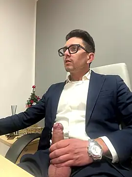 Snapshot of masterboss_ chatting on January 8, 2026, 12:33 pm masterboss online show from January 8, 2026, 12:33 pm