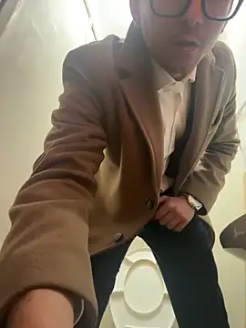 Snapshot of masterboss_ chatting on February 11, 2026, 8:31 pm masterboss online show from February 11, 2026, 8:31 pm