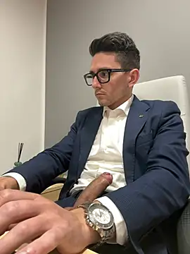 Snapshot of masterboss_ chatting on January 8, 2025, 12:37 pm masterboss  online show from January 8, 2025, 12:37 pm