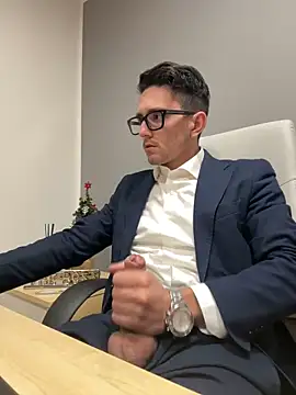 Snapshot of masterboss_ chatting on December 2, 2024, 12:46 pm masterboss  online show from December 2, 2024, 12:46 pm