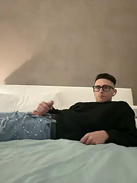 Snapshot of masterboss_ chatting on March 22, 2025, 2:05 am masterboss  online show from March 22, 2025, 2:05 am