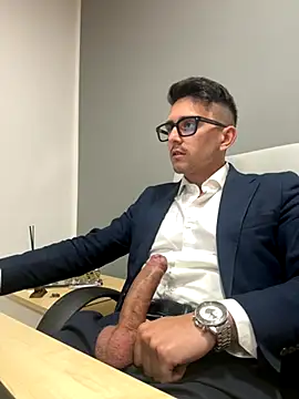 Snapshot of masterboss_ chatting on October 29, 2025, 12:59 pm masterboss  online show from October 29, 2025, 12:59 pm