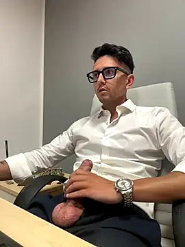 Snapshot of masterboss_ chatting on September 13, 2025, 12:16 pm masterboss  online show from September 13, 2025, 12:16 pm