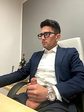 Snapshot of masterboss_ chatting on December 6, 2024, 12:33 pm masterboss  online show from December 6, 2024, 12:33 pm