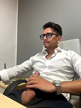 Snapshot of masterboss_ chatting on September 23, 2025, 12:12 pm masterboss  online show from September 23, 2025, 12:12 pm