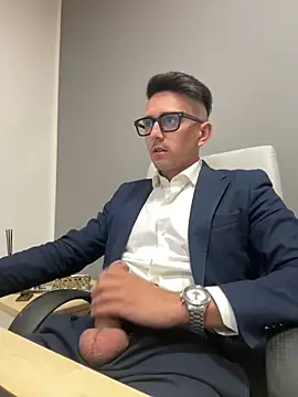 Snapshot of masterboss_ chatting on October 8, 2025, 11:34 am masterboss  online show from October 8, 2025, 11:34 am