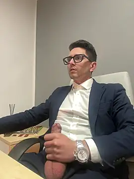 Snapshot of masterboss_ chatting on January 14, 2026, 12:42 pm masterboss online show from January 14, 2026, 12:42 pm