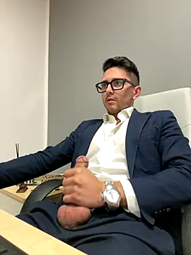 Snapshot of masterboss_ chatting on November 4, 2025, 1:04 pm masterboss online show from November 4, 2025, 1:04 pm