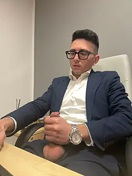 Snapshot of masterboss_ chatting on February 4, 2025, 12:55 pm masterboss  online show from February 4, 2025, 12:55 pm