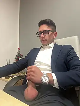 Snapshot of masterboss_ chatting on December 18, 2025, 7:50 pm masterboss online show from December 18, 2025, 7:50 pm