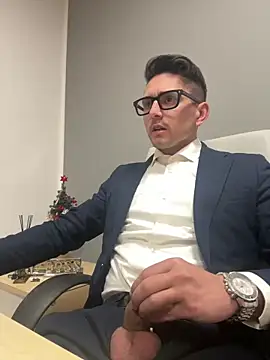 Snapshot of masterboss_ chatting on December 15, 2025, 1:28 pm masterboss online show from December 15, 2025, 1:28 pm