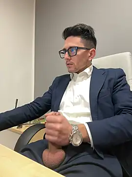 Snapshot of masterboss_ chatting on January 24, 2025, 12:52 pm masterboss  online show from January 24, 2025, 12:52 pm