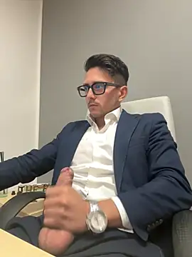 Snapshot of masterboss_ chatting on October 24, 2025, 12:26 pm masterboss  online show from October 24, 2025, 12:26 pm