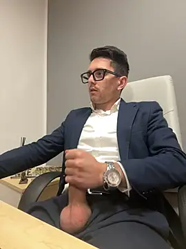 Snapshot of masterboss_ chatting on January 13, 2025, 12:35 pm masterboss  online show from January 13, 2025, 12:35 pm