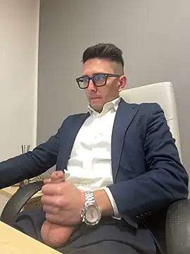 Snapshot of masterboss_ chatting on February 18, 2025, 1:00 pm masterboss  online show from February 18, 2025, 1:00 pm