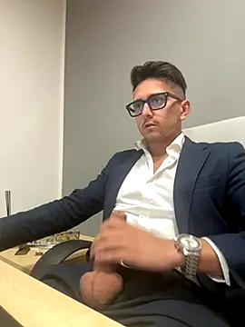 Snapshot of masterboss_ chatting on October 13, 2025, 11:34 am masterboss  online show from October 13, 2025, 11:34 am