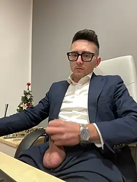 Snapshot of masterboss_ chatting on December 23, 2024, 12:52 pm masterboss  online show from December 23, 2024, 12:52 pm