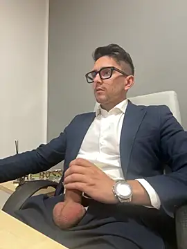 Snapshot of masterboss_ chatting on November 3, 2025, 12:53 pm masterboss online show from November 3, 2025, 12:53 pm