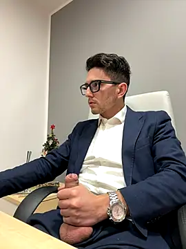 Snapshot of masterboss_ chatting on December 5, 2024, 12:39 pm masterboss  online show from December 5, 2024, 12:39 pm