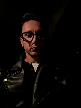 Snapshot of masterboss_ chatting on October 5, 2025, 9:16 pm masterboss  online show from October 5, 2025, 9:16 pm