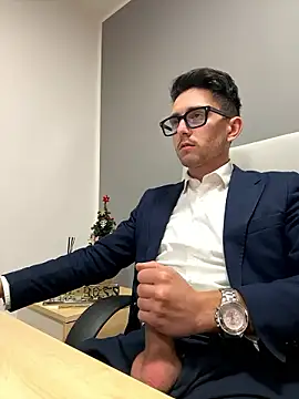 Snapshot of masterboss_ chatting on December 4, 2024, 12:30 pm masterboss  online show from December 4, 2024, 12:30 pm