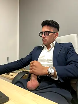 Snapshot of masterboss_ chatting on October 3, 2025, 11:34 am masterboss  online show from October 3, 2025, 11:34 am