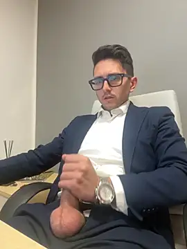 Snapshot of masterboss_ chatting on December 4, 2025, 12:37 pm masterboss online show from December 4, 2025, 12:37 pm