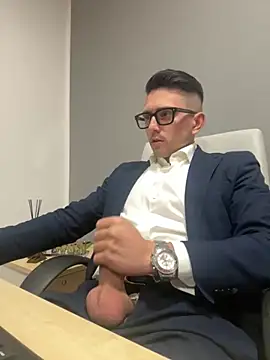 Snapshot of masterboss_ chatting on December 5, 2025, 12:48 pm masterboss online show from December 5, 2025, 12:48 pm