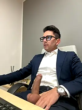 Snapshot of masterboss_ chatting on December 2, 2025, 12:51 pm masterboss online show from December 2, 2025, 12:51 pm