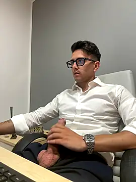 Snapshot of masterboss_ chatting on September 17, 2025, 11:45 am masterboss  online show from September 17, 2025, 11:45 am