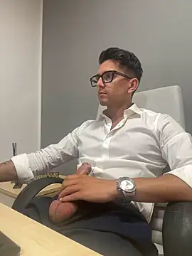 Snapshot of masterboss_ chatting on September 19, 2025, 11:47 am masterboss  online show from September 19, 2025, 11:47 am