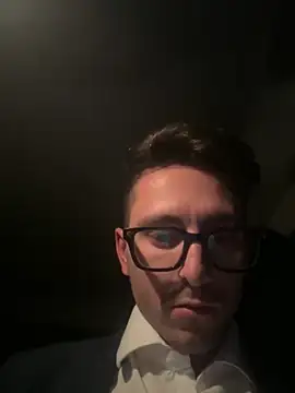 Snapshot of masterboss_ chatting on October 21, 2025, 7:35 pm masterboss  online show from October 21, 2025, 7:35 pm