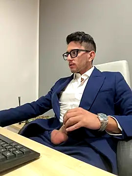 Snapshot of masterboss_ chatting on November 7, 2025, 12:31 pm masterboss online show from November 7, 2025, 12:31 pm