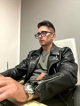 Snapshot of masterboss_ chatting on November 2, 2025, 6:13 pm masterboss online show from November 2, 2025, 6:13 pm