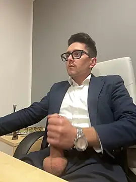 Snapshot of masterboss_ chatting on January 9, 2025, 8:11 pm masterboss  online show from January 9, 2025, 8:11 pm